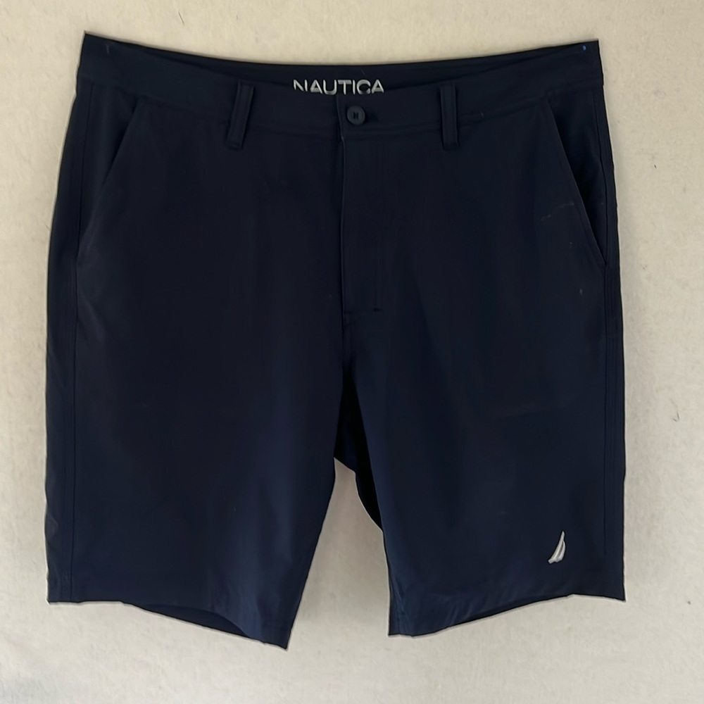 Nautica Quick Dry Shorts. Size 33. Navy Blue
